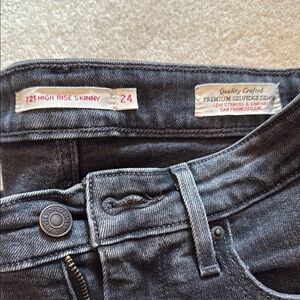 Levi’s 721 High Rise Skinny Selvedge - size 24 - black